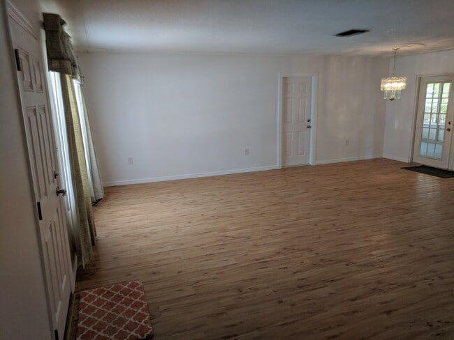 Building Photo - 34 E Azalea Cir