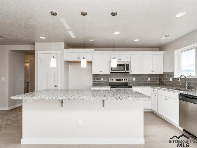 Building Photo - 3 Bedroom House For Rent with High End Finishes-Available Aug 5th!