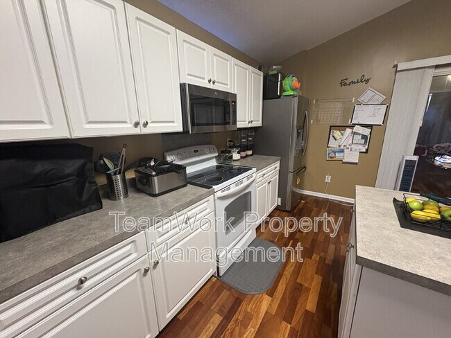 Building Photo - 1335 Pinyon Pine Dr