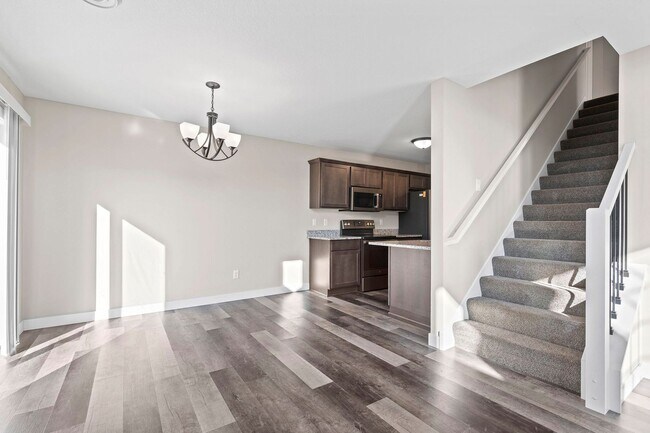 Building Photo - 521 Meadow Ln