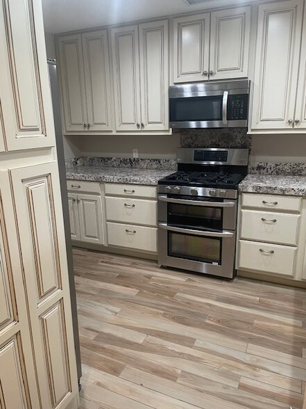 Building Photo - 153 Falls Ct