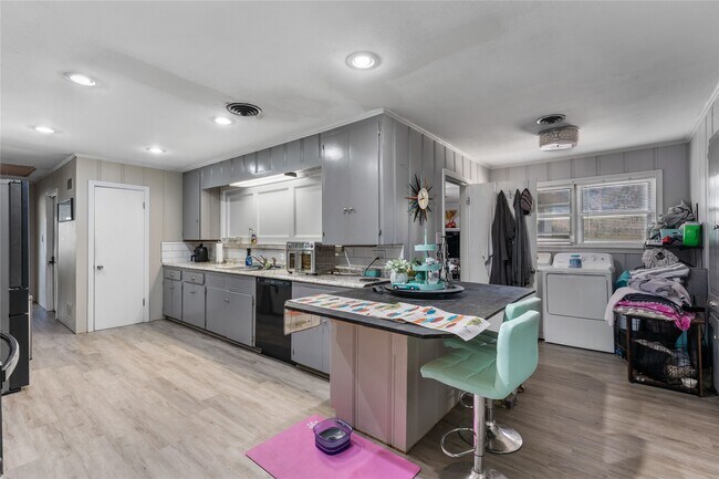 Building Photo - 2306 Ave P