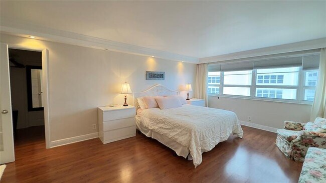 Building Photo - 3430 Galt Ocean Dr