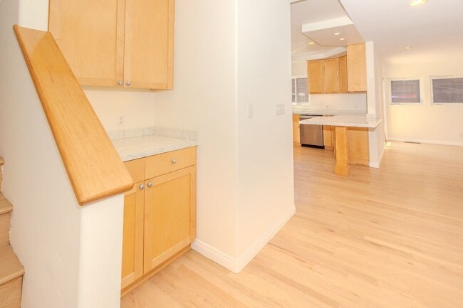 Building Photo - Contemporary 3 Bedroom/2 Bath Home With Oc...