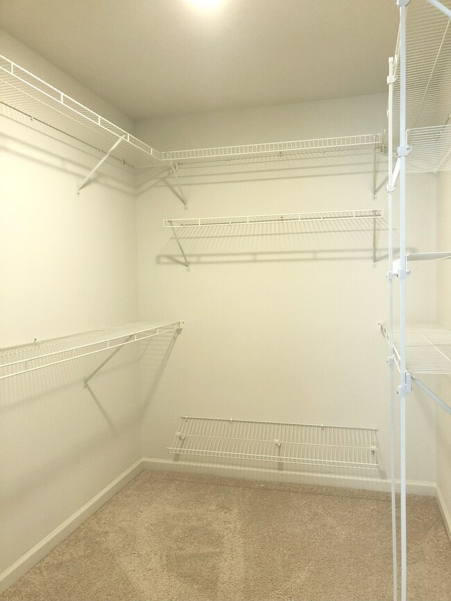 Building Photo - 807 Goodale Dr