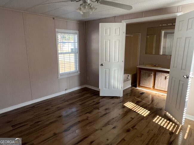 Building Photo - 727 W 3rd St