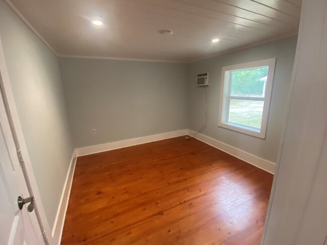 Building Photo - 289 Sherwood Rd