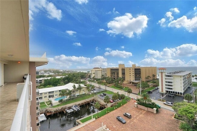 Building Photo - 1160 Hillsboro Mile Unit 904