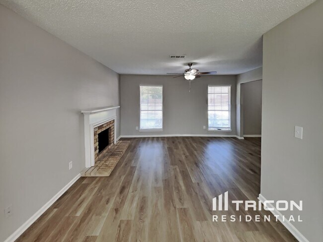 Building Photo - 2610 Townhall Ln