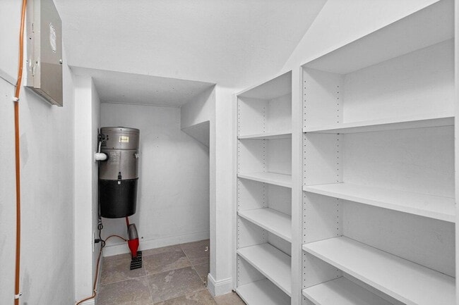 Building Photo - 2828 W Community Dr