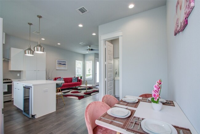 Building Photo - 2549 Hollister Rd