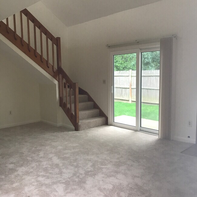 Sliders to Private Yard - 231 Lake St