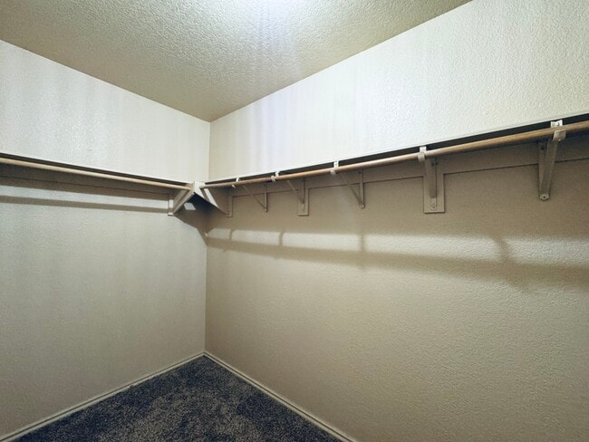 Building Photo - 8211 Heights Valley