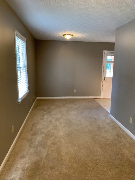 Building Photo - 1740 Brompton Square