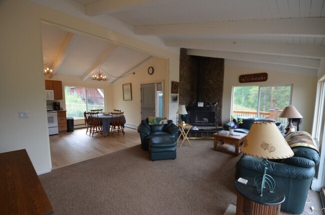 Building Photo - Peak 7 Home! Great Deck and Views! 9 month...