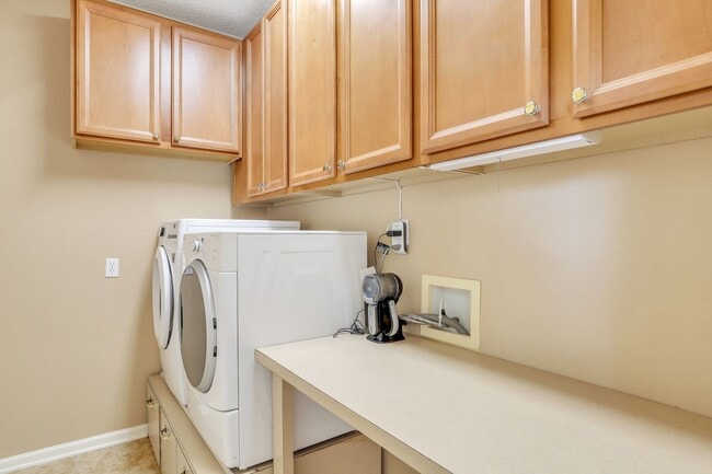 Building Photo - Stunning 2 bedroom, 2 bath in Bluffton
