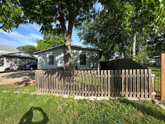 Building Photo - 4412 Gillis St