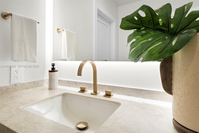 Building Photo - 10945 SW 75th Ct