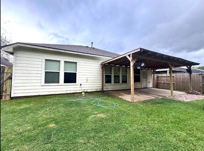 Building Photo - 4019 Strawberry Ct