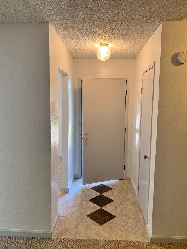Building Photo - 3 Bedroom One Story Corner Lot Dixon *STAR...