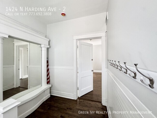Building Photo - 1424 N Harding Ave