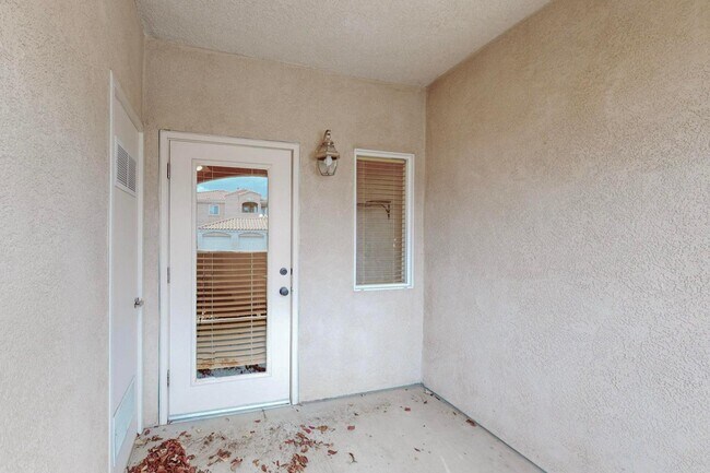 Building Photo - 6800 Vista Del Norte Dr NE