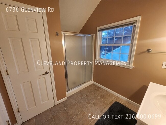 Building Photo - 6736 Glenview Rd