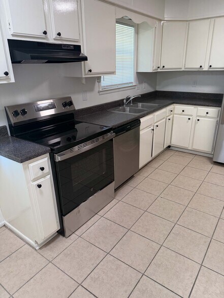 Kitchen - 2065 Camp Wilkes Rd