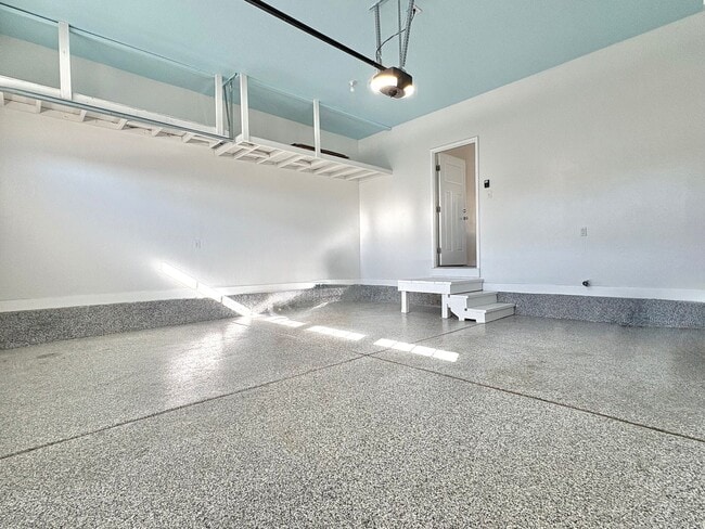 Building Photo - West Jordan 3-Bedroom Home - Clean, Cozy & Convenient