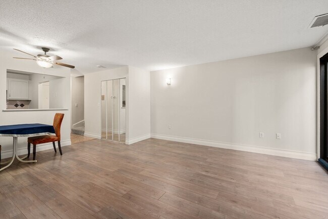 Building Photo - 286 Fenno St