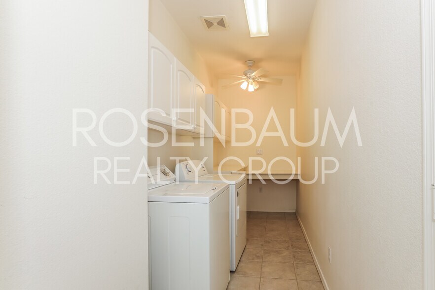 Building Photo - 1210 E Westchester Dr