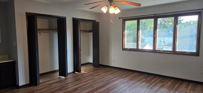 Building Photo - 9325 Kennedy Ave