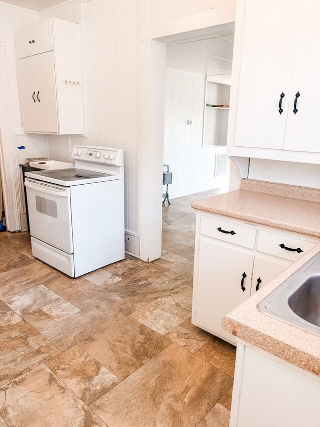 Building Photo - 117 E Main St