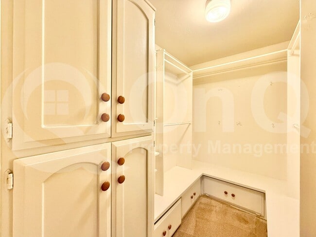 Building Photo - 5539 E Bloomfield Rd
