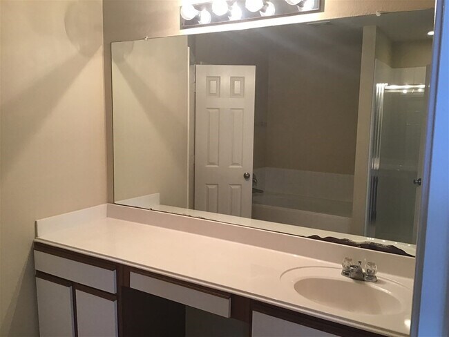Building Photo - 5602 Darby Sq Trl
