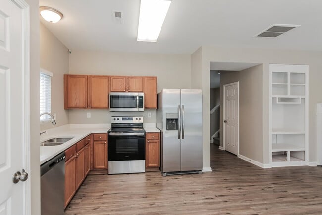 Building Photo - 10243 Hugue Way