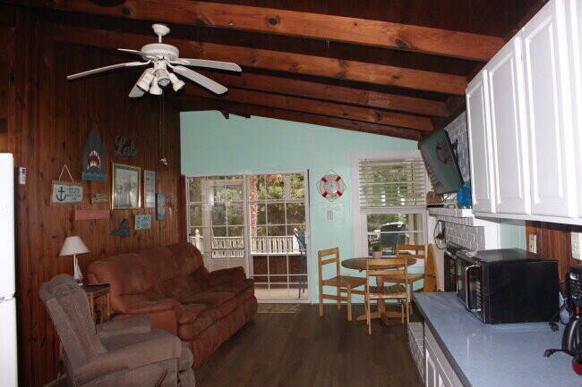 Building Photo - 1725 Cuscowilla Ln