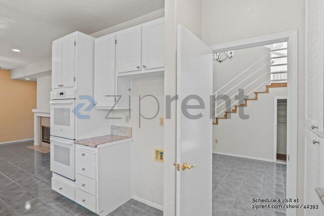 Building Photo - 914 Vista Pointe Dr