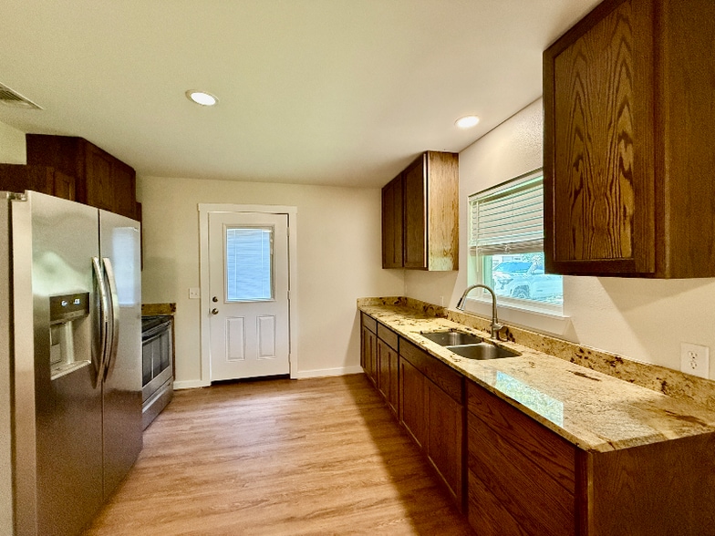 Building Photo - 3906 E Denman Ave