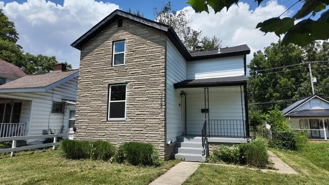 Primary Photo - 1466 Manchester Ave