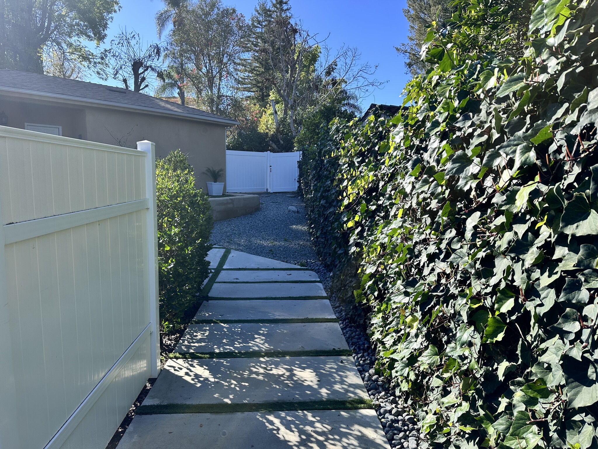 Building Photo - 5371 Topeka Dr