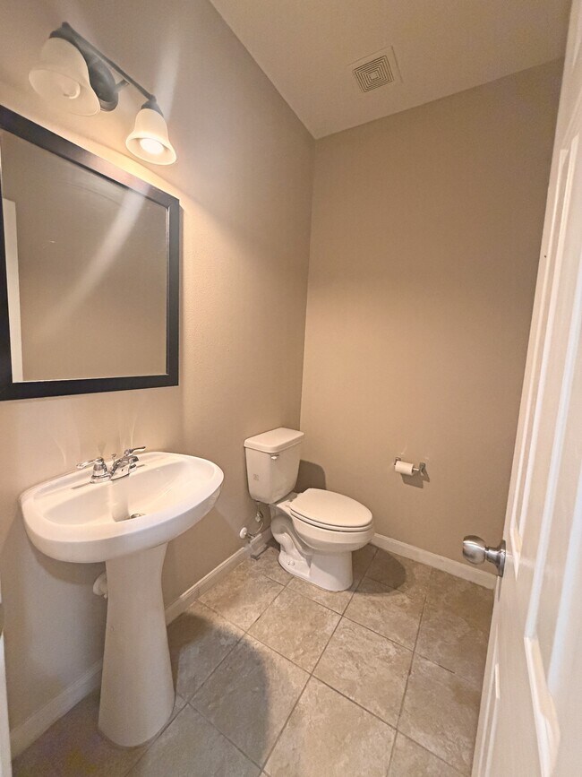Building Photo - 17145 Wilthorne Gardens Ct