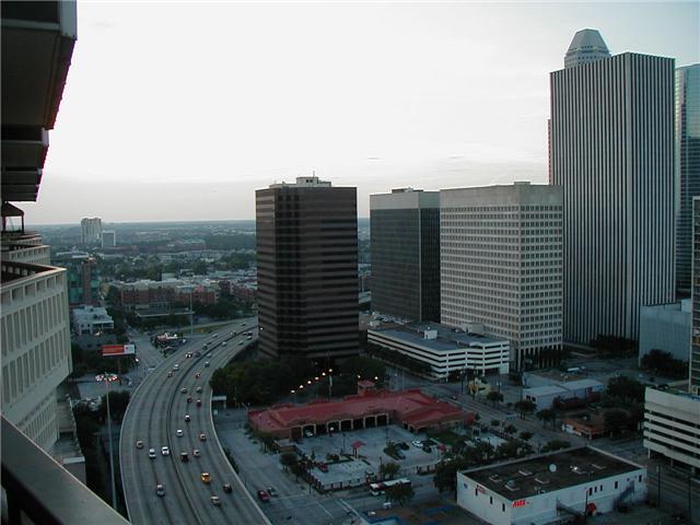 Building Photo - 2016 Main St