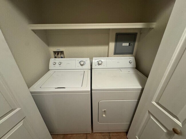 Building Photo - 2 Bedroom - 2 Bath - Garage - 940 Sq. Ft. Condo Tempe Town Lake Condos