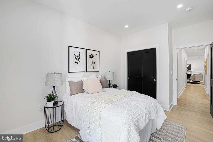 Building Photo - 616 Kenyon St NW