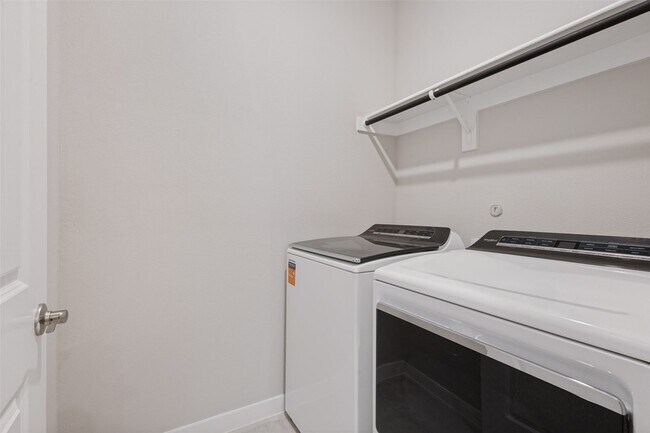 Building Photo - 6006 Alderton Dr