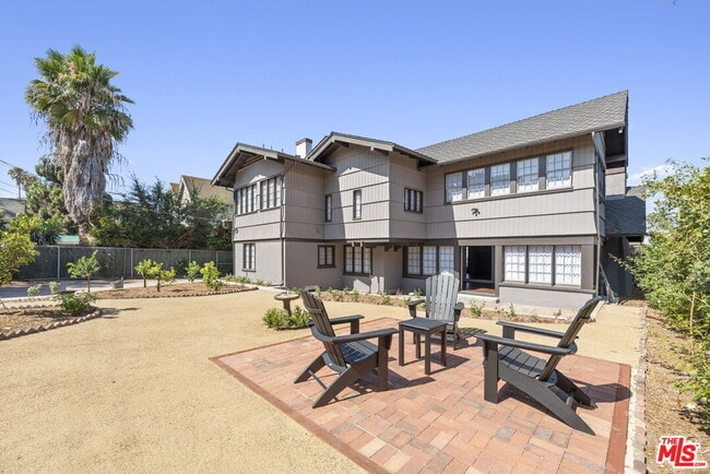 Building Photo - 344 S Kingsley Dr