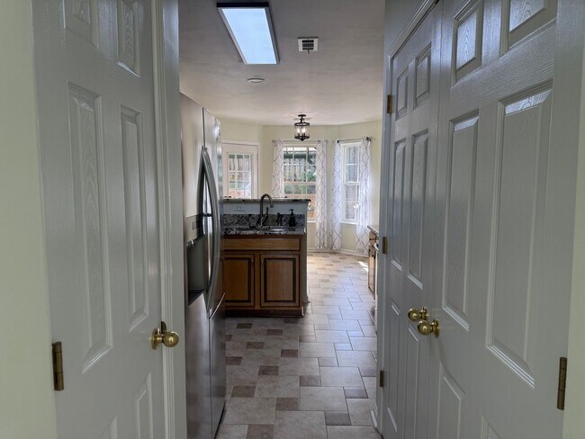 Building Photo - Four Bedroom Home in Curtis Pond