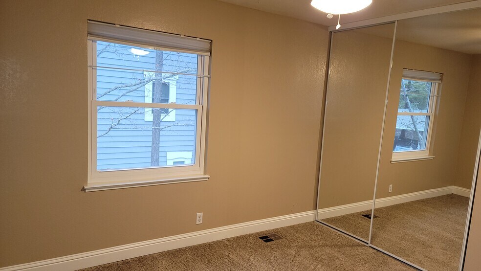 Building Photo - 788 Center Ave