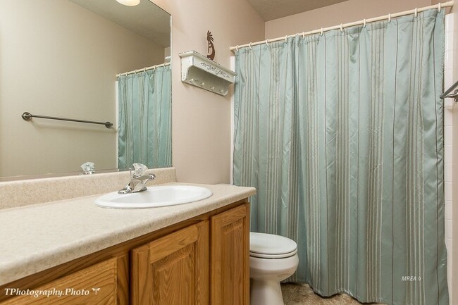 Building Photo - ***Skyhawk Townhome 3 BR, 2 1/2 Bath Fully...